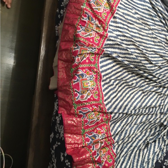 Chaniya choli for sale . Just used 2 times. Comes with nice duppata and blouse - Picture 4 of 8